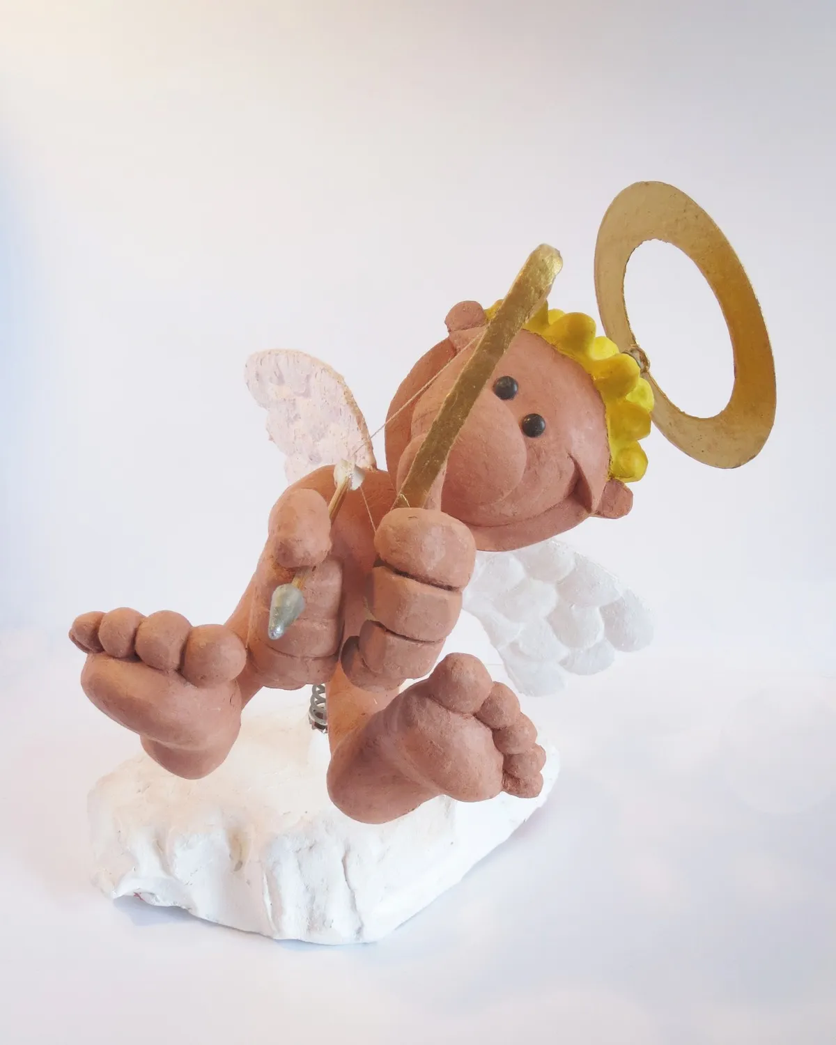 Figurine B@d B°Y « Cupidon » : en ange sur un nuage, auréole dorée, arc à la main